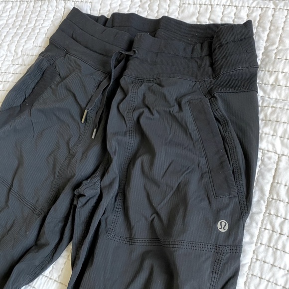Lululemon Dance Studio Cropped Pant - Picture 2 of 4